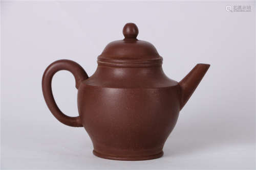 A CHINESE YIXING TEA POT WITH MARK, QING DYNASTY