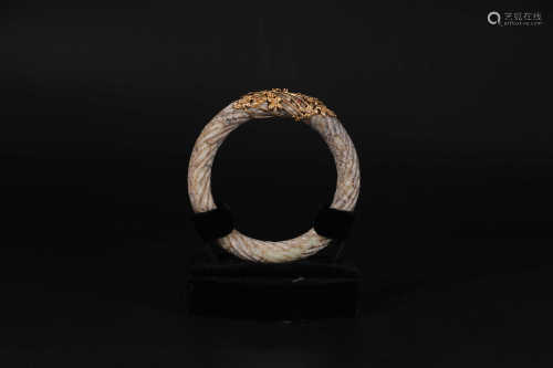 A RARE CHINESE JADE BANGLE, WARRING STATES PERIOD