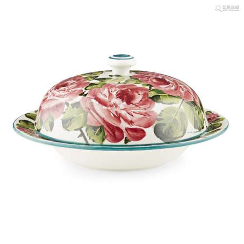 A WEMYSS WARE MUFFIN DISH AND COVER 'CABBAGE ROSES' PATTERN, EARLY 20TH CENTURY decorated by Edwin