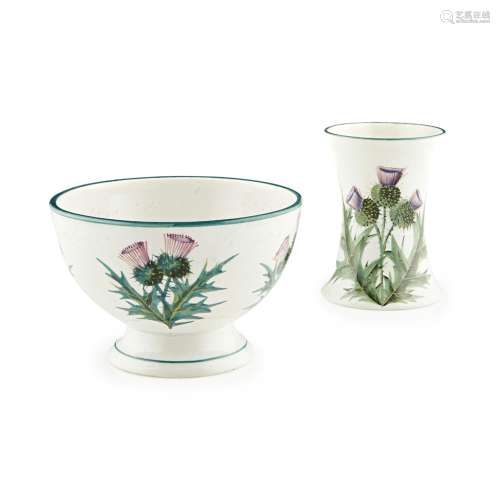 A WEMYSS WARE BEAKER VASE AND FOOTED BOWL 'THISTLES' PATTERN, LATE 19TH/ EARLY 20TH CENTURY the