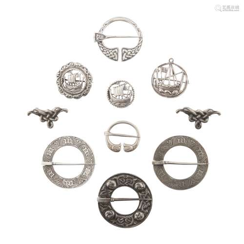 A COLLECTION OF CELTIC JEWELLERY ALEXANDER RITCHIE to include various annular and penannular