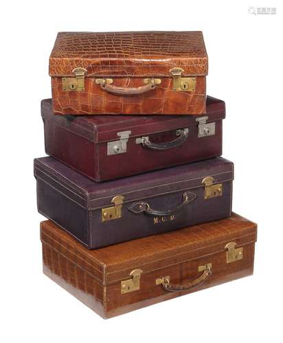 ϒ A group of vintage luggage