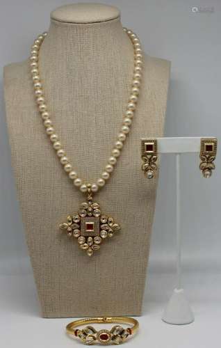 JEWELRY. Maharani or Rajasthani Jewelry Suite.