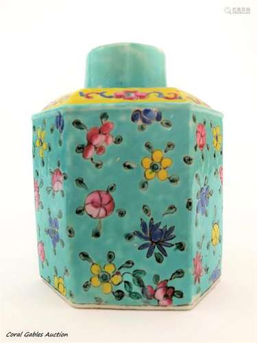 Chinese Porcelain Snoff Bottle