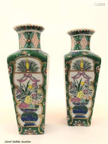 Antique pair of Chinese vases. Signed.