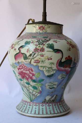 Chine. Vase de forme balustre en porcelaine à déco…