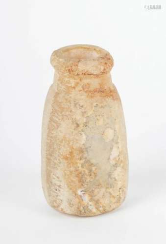 Haut vase antique en albâtre.Très probablement Egy…