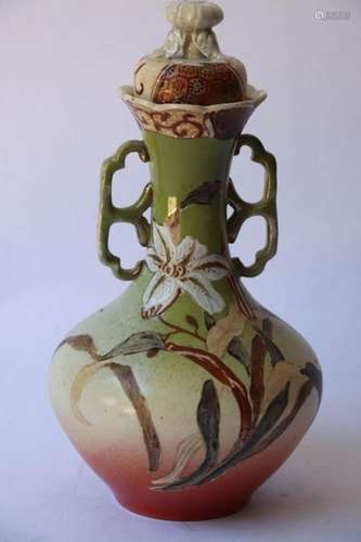 SATSUMA. Vase couvert de forme balustre en faïence…