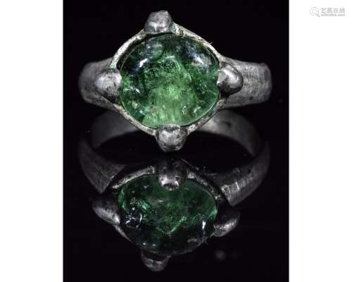 VIKING SILVER RING WITH GREEN GEM