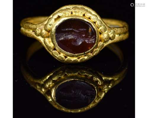 ROMAN INTAGLIO GOLD RING WITH CERES