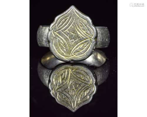 KNIGHTS TEMPLAR SILVER GILT RING WITH CROSS