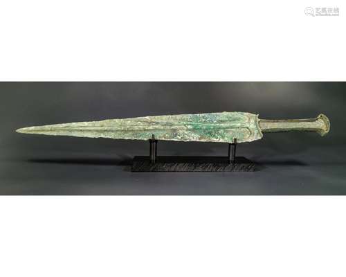 BRONZE AGE SHORT SWORD WITH HANDLE