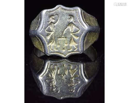 RARE VENETIAN SILVER GILT RING WITH MERCHANTS AND BANKER