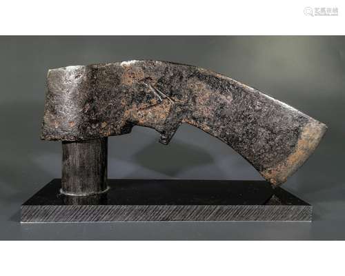 HEAVY MEDIEVAL DECORATED IRON AXE HEAD