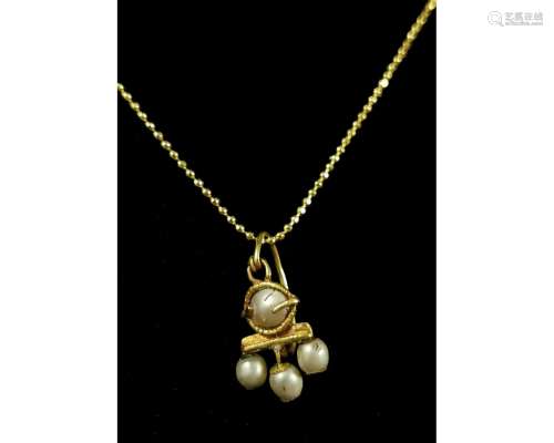 GREEK HELLENISTIC PERIOD GOLD PENDANT WITH PEARLS