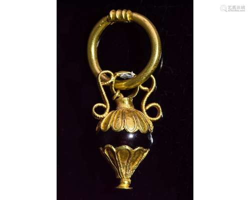 GREEK HELLENISTIC PERIOD GOLD AMPHORA PENDANT