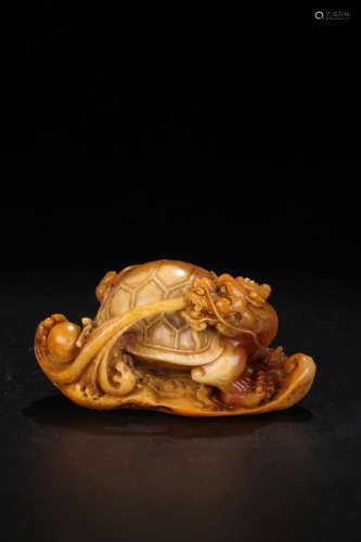 A TIANHUANG STONE RAMMUS SHAPED ORNAMENT