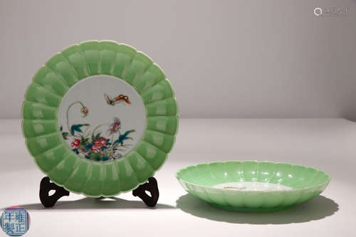 A PAIR OF YONGZHENG MARK GREEN GLAZE PLATES