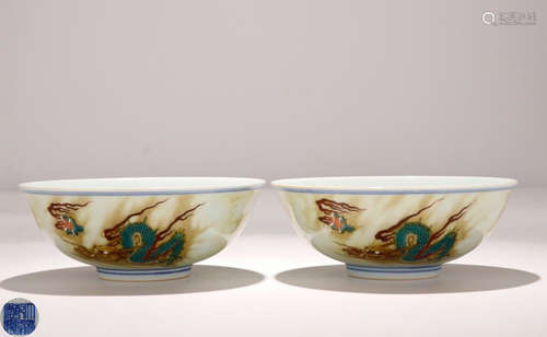 A PAIR OF FAMILLE ROSE BOWLS WITH DARGON PAINTED