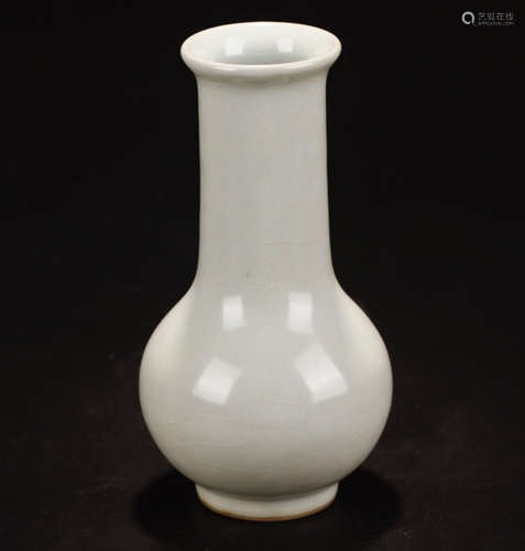 A SONG DYNASTY WHITE RU CELLAR GLAZE VASE