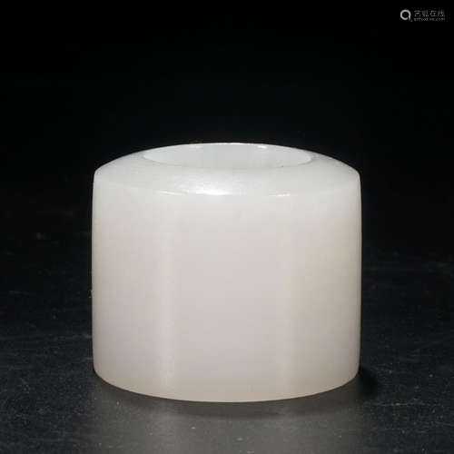 A HETIAN JADE THUMB RING