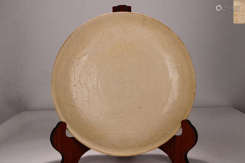 A LARGE DING YAO PLATE