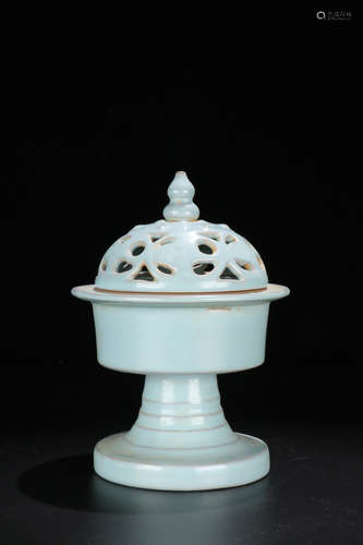 A CELESTE GLAZED PORCELAIN HOLLOW-OUT CENSER