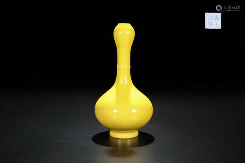 YELLOW GLAZE GARLIC HEAD VASE