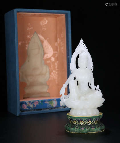 A HETIAN JADE FIGURE OF  GUAYIN  BUDDHA