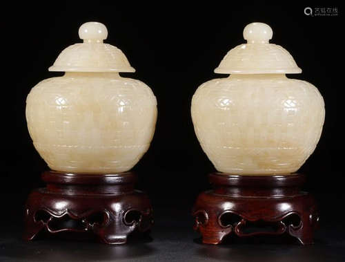 A PAIR OF HETIAN JADE WOVEN PATTERN CRAVED  JARS