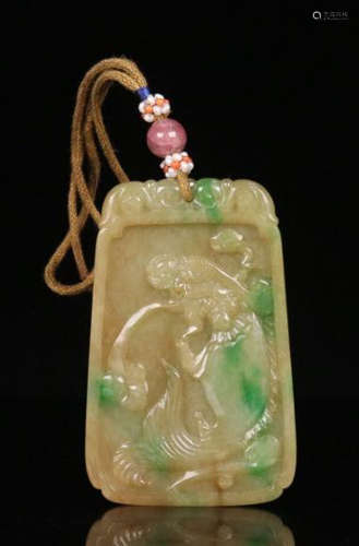 AN OLD JADEITE DRAGON CARVED PENDANT