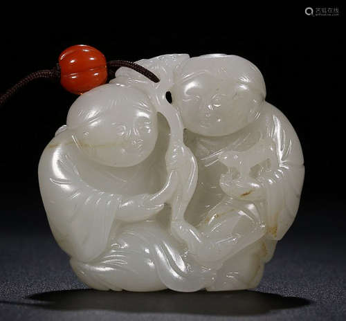 A HETIAN JADE IMMORTAL OENAMENT