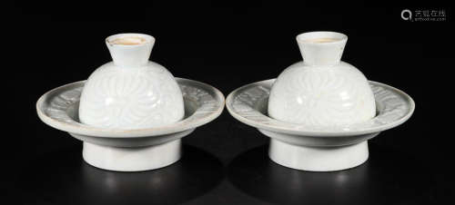 A PAIR OF PORCELAIN CUPS AND CUP HOLDERS