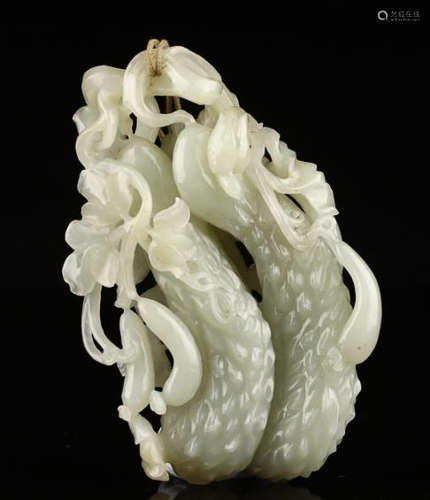 A HOLLOW OUT MELON SHAPED HETIAN JADE PENDANT