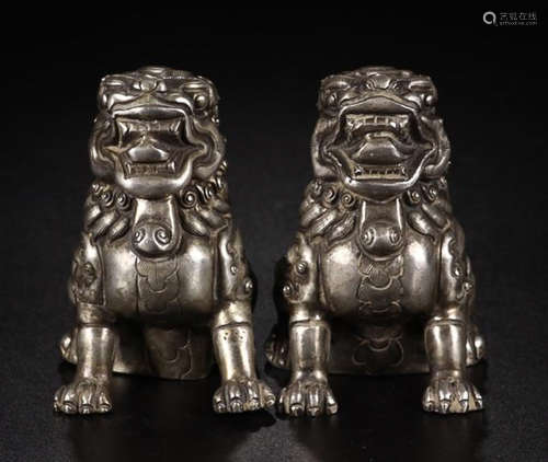 A PAIR OF SILVER LION SHAPED ORNAMENT