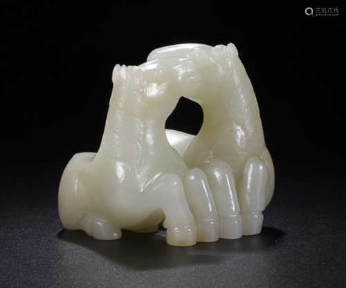 A HETIAN JADE HORSE SHAPED PAPER WEIGHT