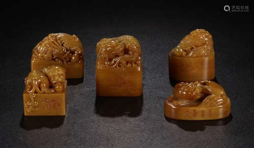 A SET OF FIVE PIECES   TIANHUANG STONE BEAST-FORM SEALS (INCLUDS  WAX SEAL)