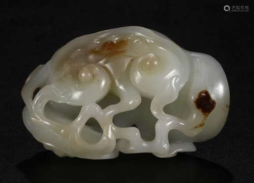 A HETIAN JADE HOLLOW CARVED GANODERMA SHAPED PENDANT