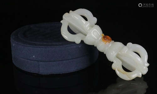 A HETIAN JADE VAJRA-FORM ORNAMENT