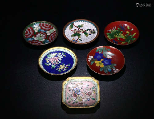 A SET OF FLOWERS PAINTED ENAMELED SMALL PLATES