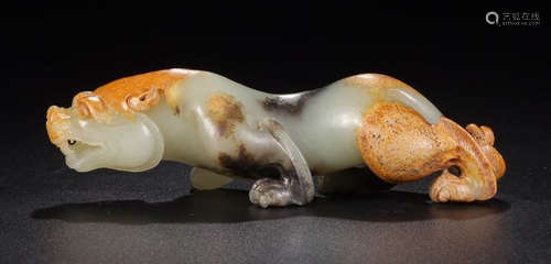 A HETIAN JADE FIGURE OF  BEAST ORNAMENT