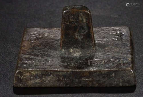 A BRONZE SQUARE SEAL