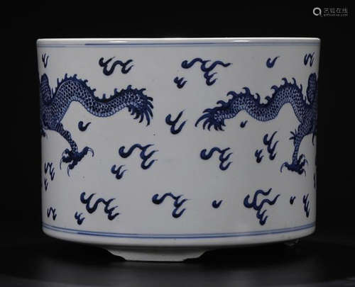 A  BLUE AND WHITE PORCELAIN  DOUBLE DRAGON PATTERN PAINTED  TRI-POT BRUSH POT