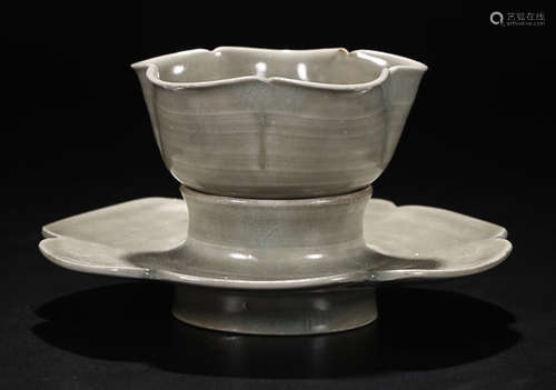 A SET OF GLAZE BOWL