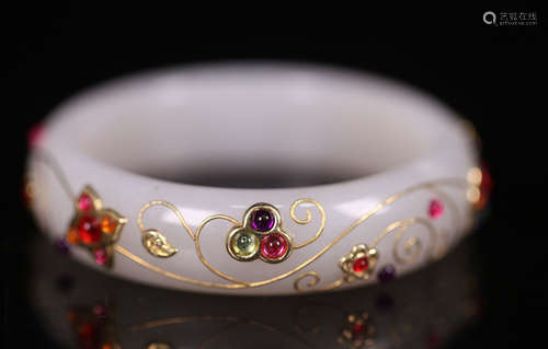 OLD HETIAN JADE SILVER GILT WARP FLOWER PATTERN BANGLE