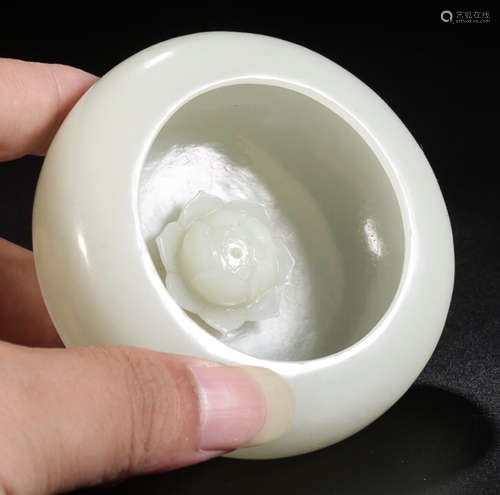 WHITE HETIAN JADE LOTUS PATTERN INCENSE