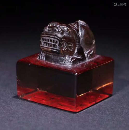 TEA COLOR CRYSTAL RUI BEAST SEAL