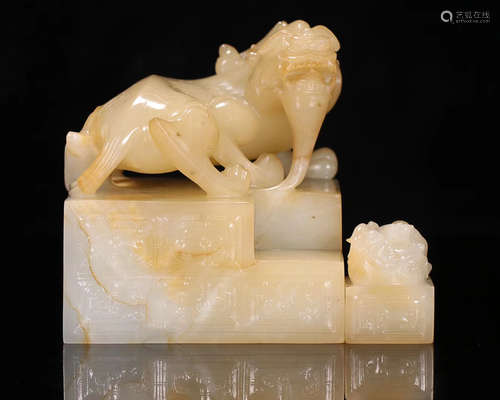 WHITE HETIAN JADE DRAGON PATTERN SEAL SET FOR 2