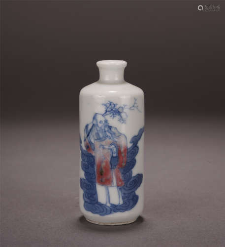 CHINESE PORCELAIN BLUE AND WHITE RED UNDER GLAZE FIGURE SNUFF BOTTLE