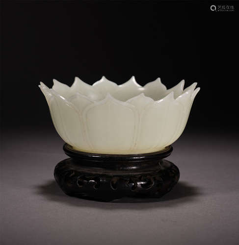 CHINESE WHITE JADE LOTUS SHAPED BOWL